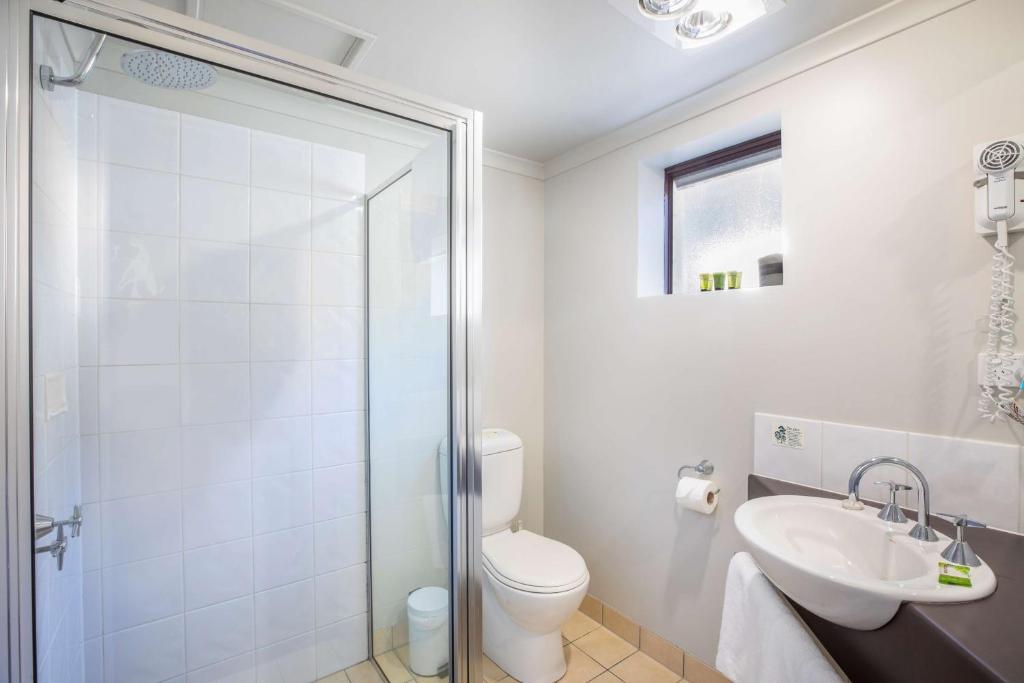 Nightcap at Riverside Hotel - Resim 24