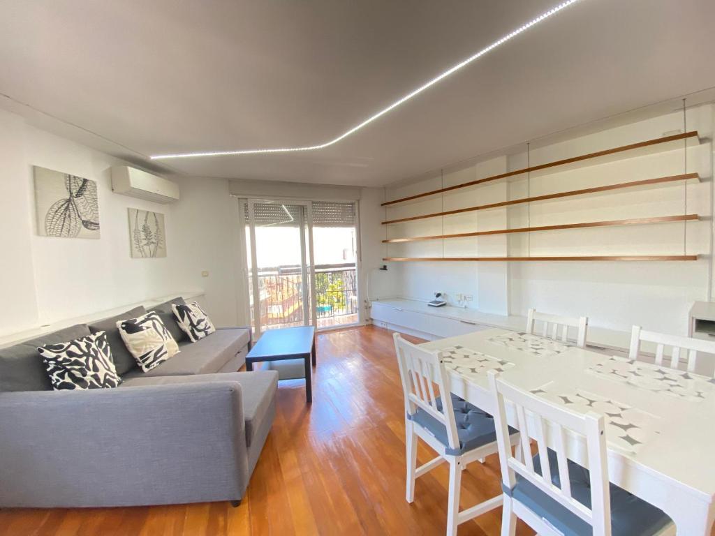 a living room with a couch and a table at Apartamento Plaza España in Madrid