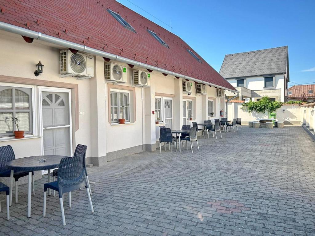 Το κτήριο όπου στεγάζεται  το διαμέρισμα