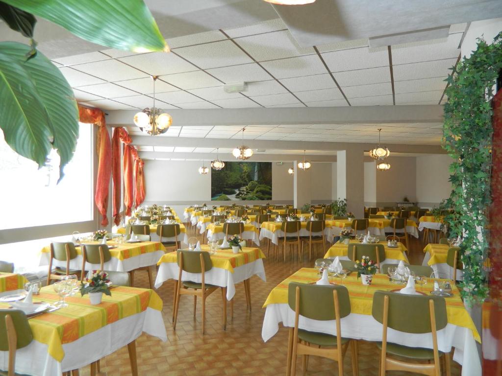 Restaurace v ubytování Logis Hôtel L'Elancèze