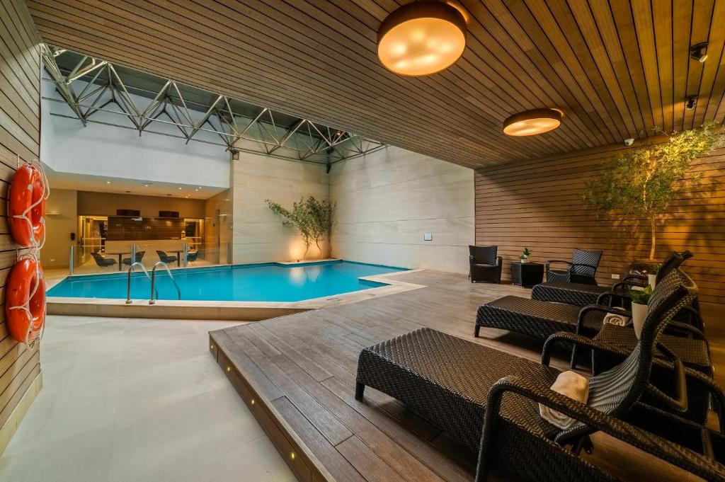 Bazén v ubytování Bourbon Hotel & Suites Curitiba nebo v jeho okolí