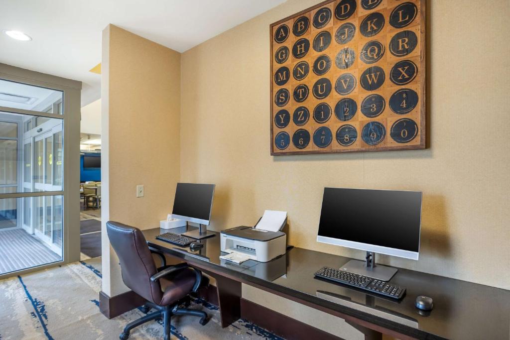 Best Western PLUS University Park Inn & Suites photo