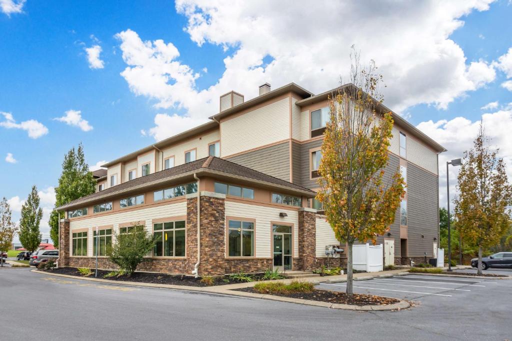 Best Western PLUS University Park Inn & Suites photo