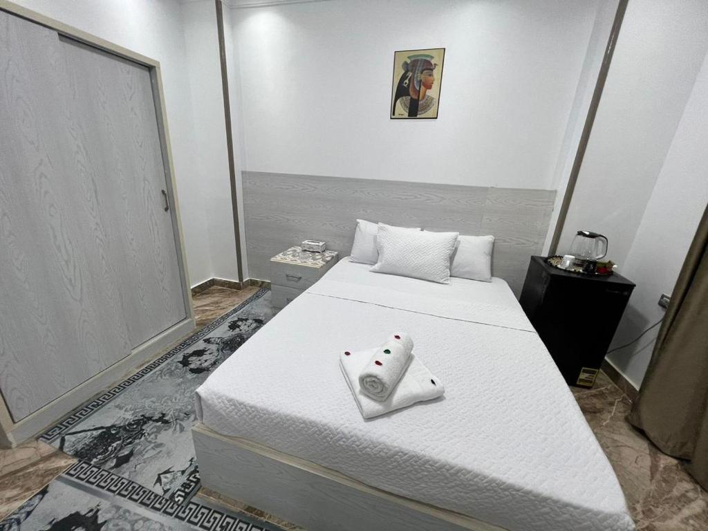 Postel nebo postele na pokoji v ubytování Golden Pyramids Alaska Inn