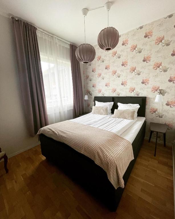Postel nebo postele na pokoji v ubytování Smålandsstenar hotell