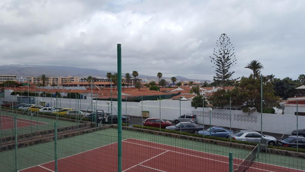 Tennis and/or squash facilities at Stylish Apartment or nearby