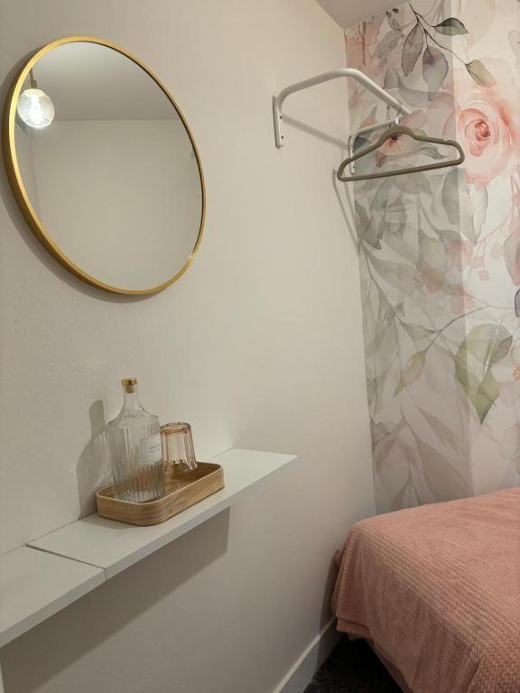 Postel nebo postele na pokoji v ubytování SheSpace Apartrooms