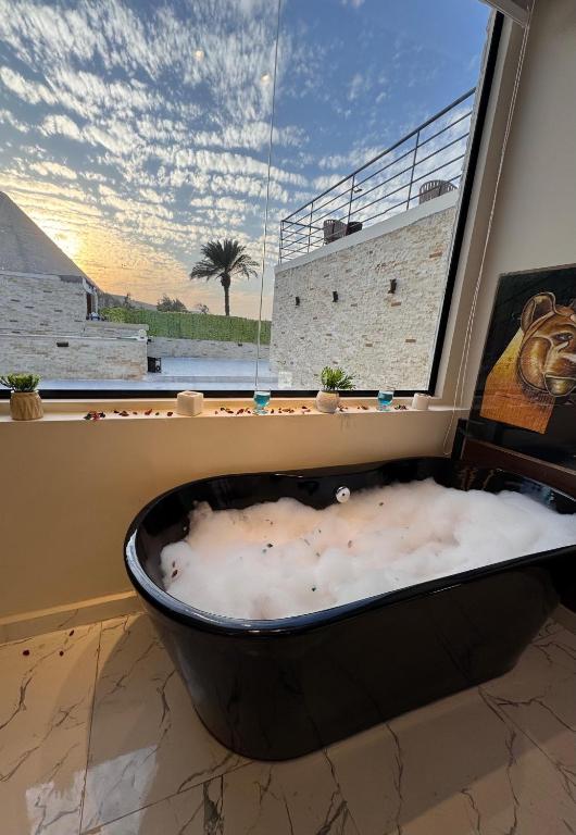 Nespecifikovaný výhled na hory nebo výhled na hory při pohledu z hotelu