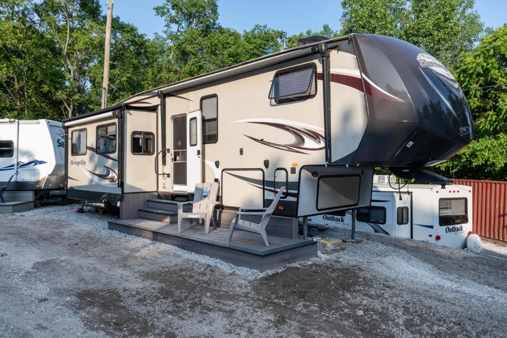 Luxury Camper in Dunes Grill Fire Pit, Gary (updated prices 2026)