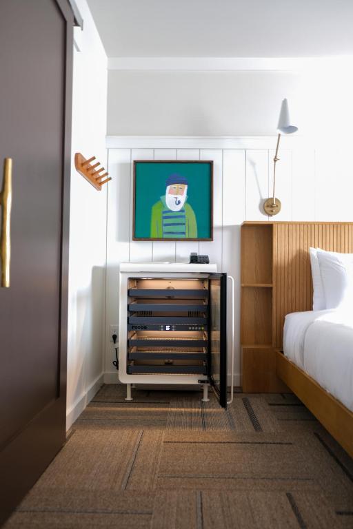 Oceaneer Hotel - Queen Room - Disability Access