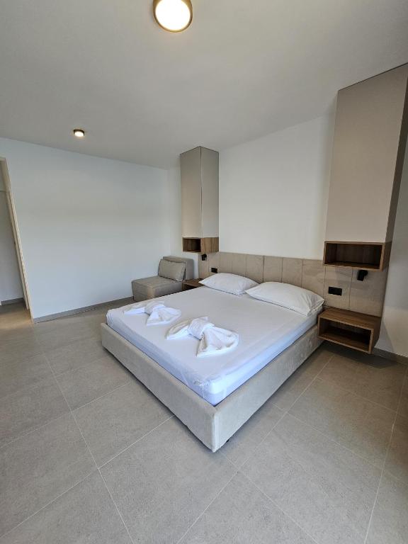 Postel nebo postele na pokoji v ubytování Apartmani Leženić M