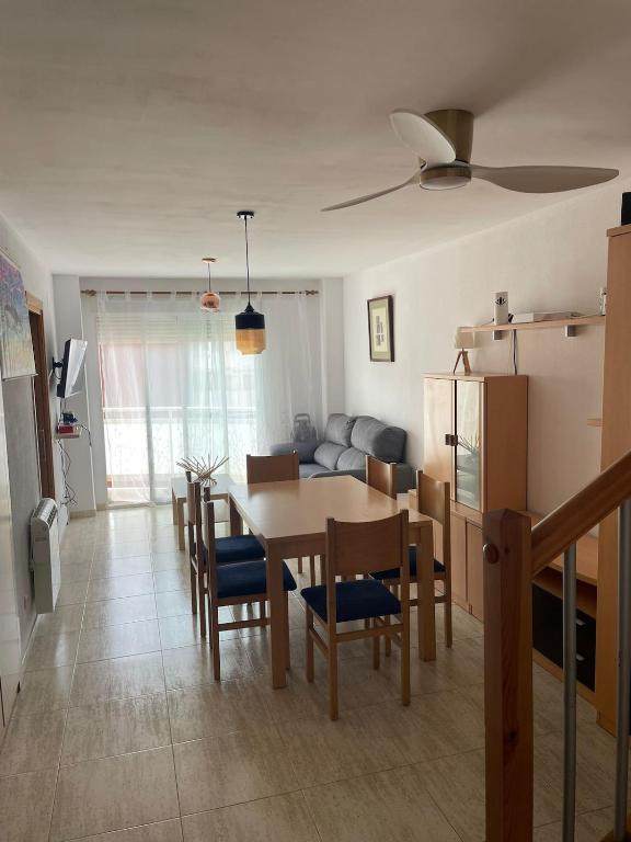 a kitchen and living room with a table and chairs at Medeea's Spanish Sunny Escape in Vinarós