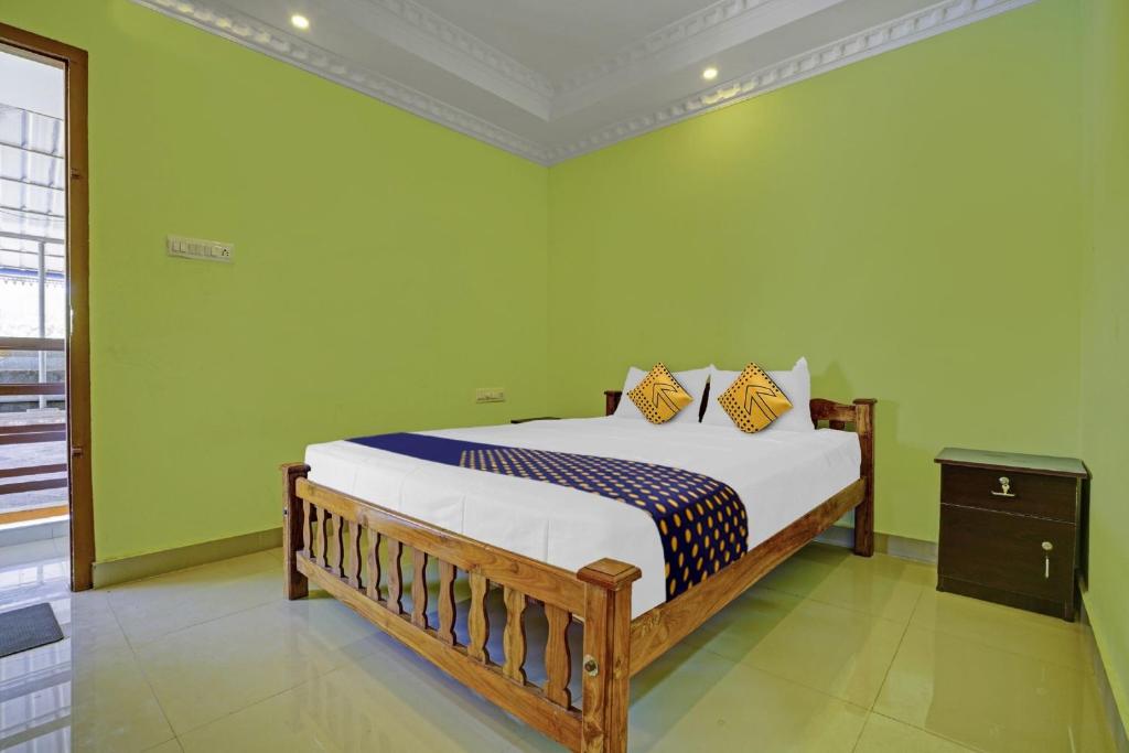 Postel nebo postele na pokoji v ubytování Hotel O SS Residency