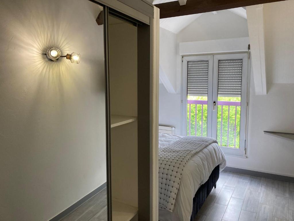 a bedroom with a bed and a window at HSH France Chambre City 6 Proche de Disney in Meaux