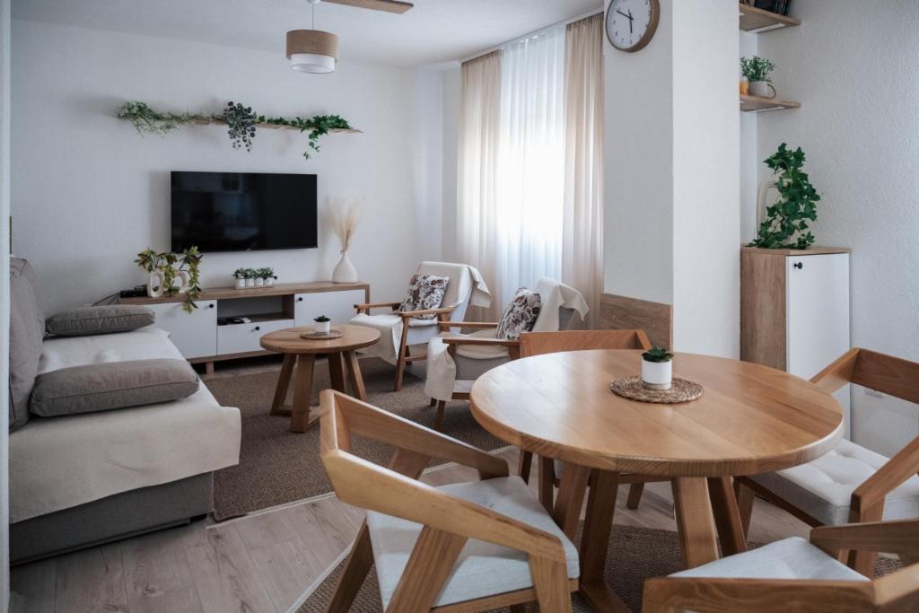 Μια τηλεόραση ή/και κέντρο ψυχαγωγίας στο Mihail i Lina