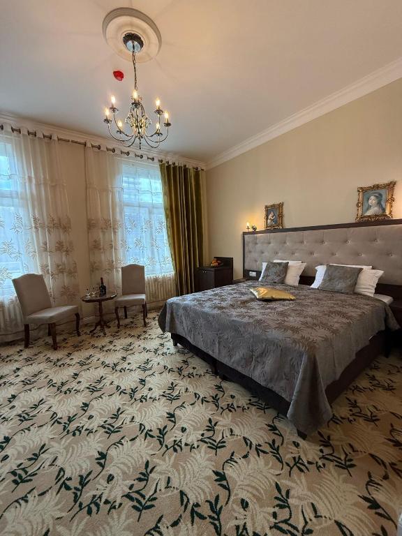 Postel nebo postele na pokoji v ubytování Hotel Rudolf II Karlovy Vary
