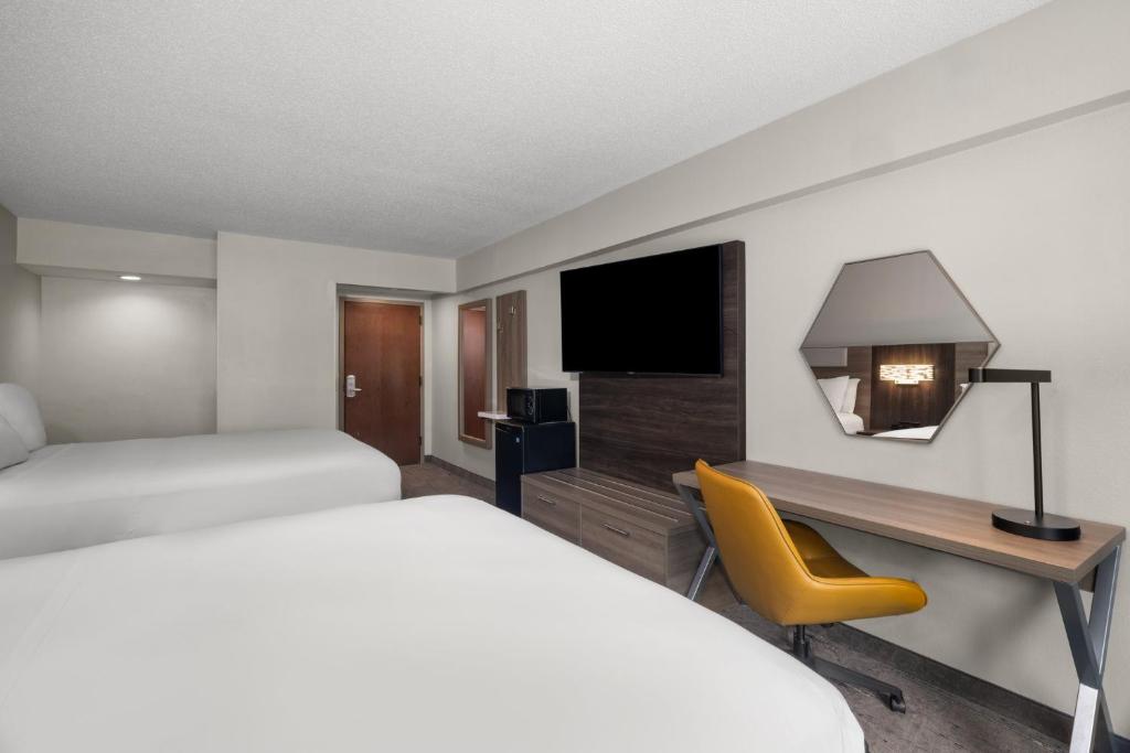 Holiday Inn Express Greenville by IHG - Standard Double Room With Two Double Beds