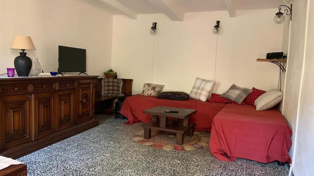 Μια τηλεόραση ή/και κέντρο ψυχαγωγίας στο Casa vacanze montagna lucchese
