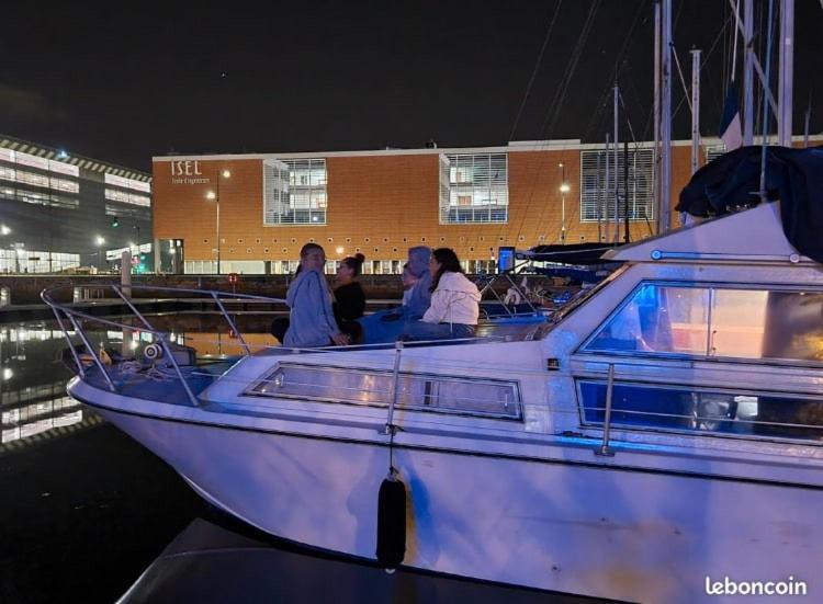 Επισκέπτες που μένουν στο Unusual night on a small yacht