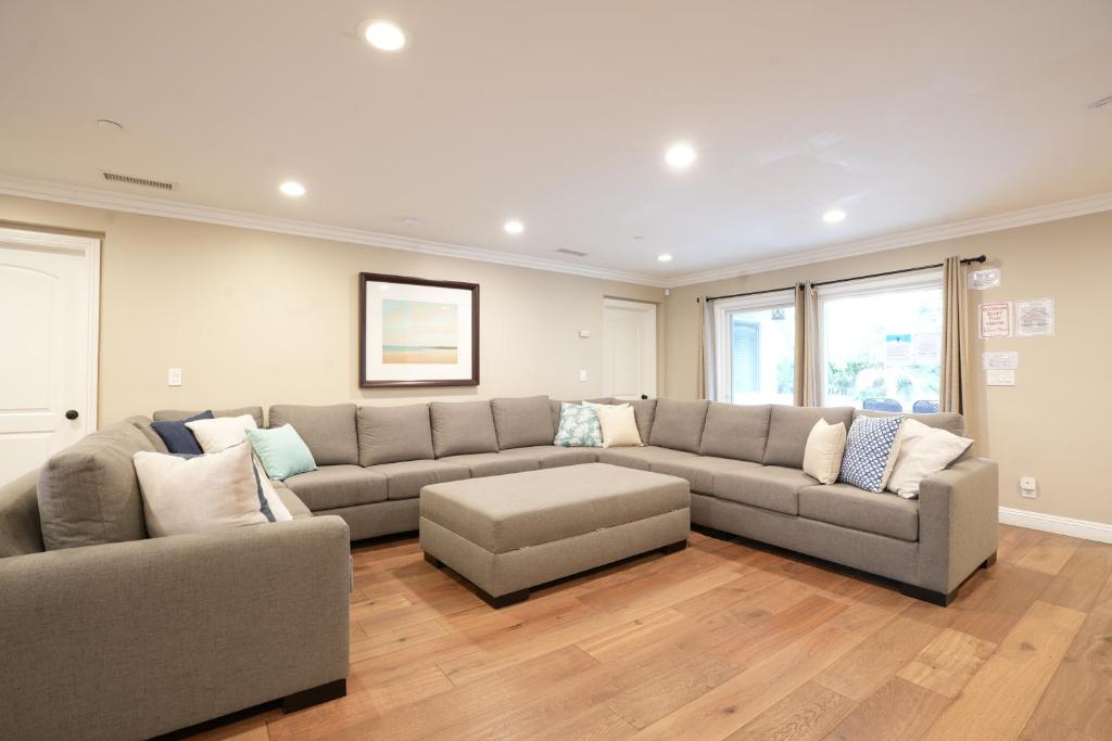 a living room with a couch and a table at Upscale 6 Bed, 5 Ba, New Pool W/Jacuzzi, 1/2 Mile Walk to Disney in Anaheim
