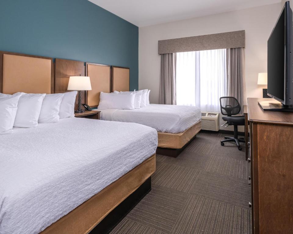 Postel nebo postele na pokoji v ubytování Best Western Plus Frontier Inn