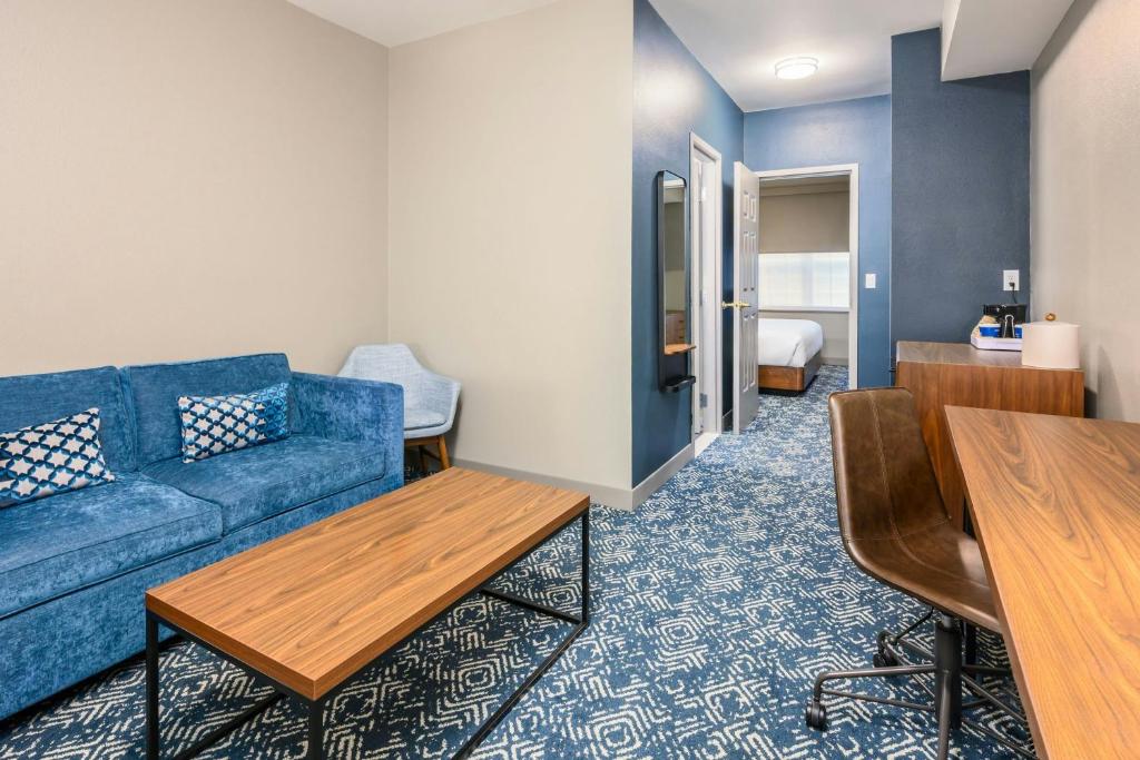 Four Points by Sheraton Bedford Manchester Airport - Junior King Suite Met Slaapbank