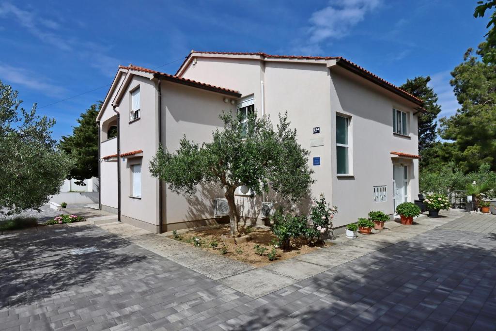 Apartments by the sea Banjol, Rab - 12838