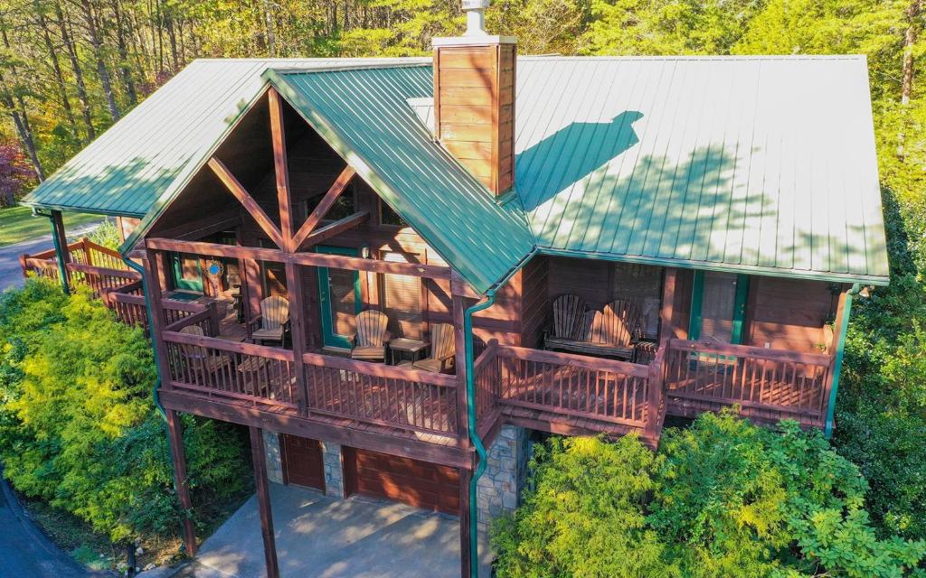 an overhead view of a house with a green roof at Dogwood Acres in Pigeon Forge