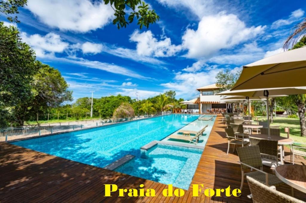 Πισίνα στο ή κοντά στο Casa em Praia do Forte Refúgio Luxo e Natureza