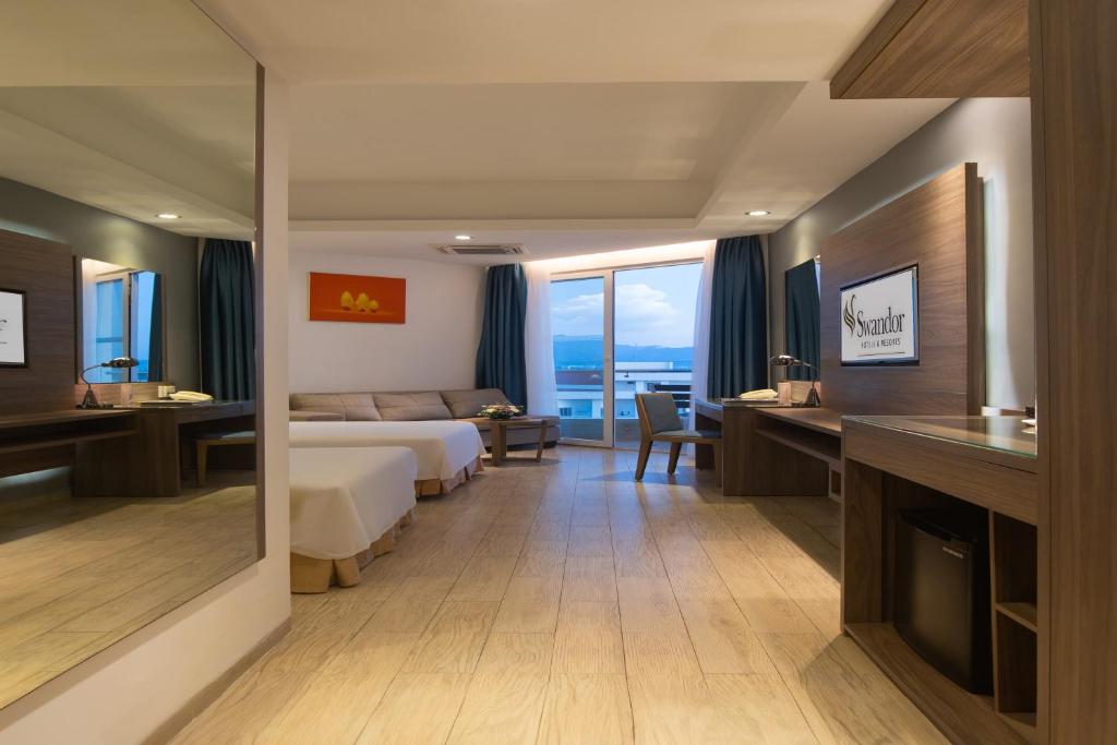 Phòng Deluxe Giường Đôi Với Ban Công và Tầm Nhìn Ra Biển