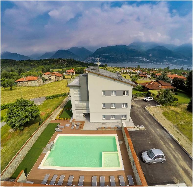 Nespecifikovaný výhled na hory nebo výhled na hory při pohledu z aparthotelu