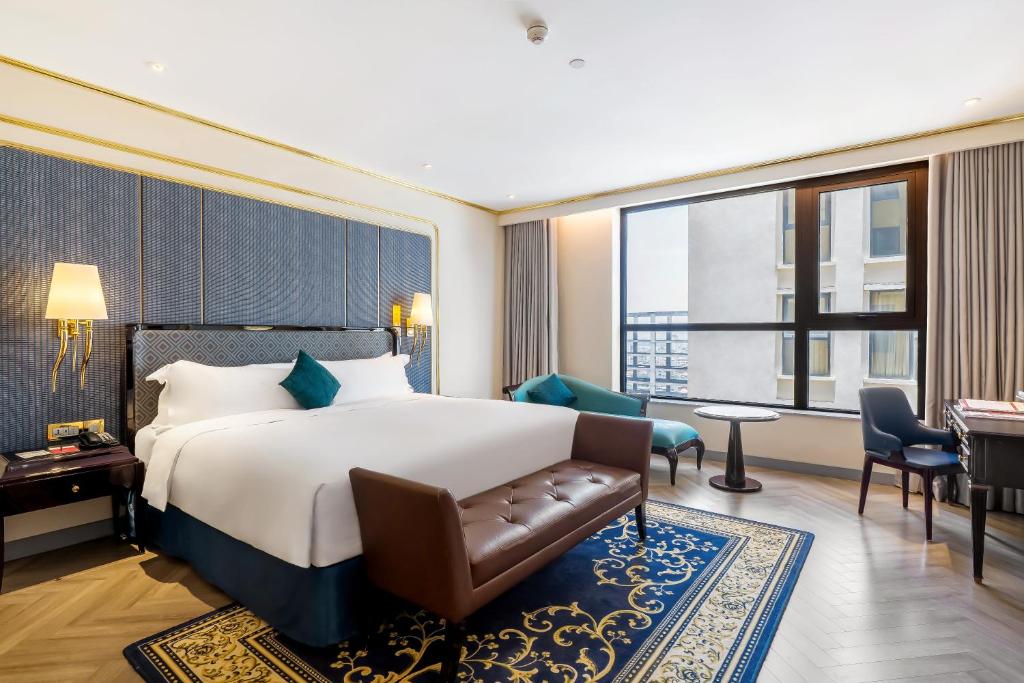 Golden Classic King Room