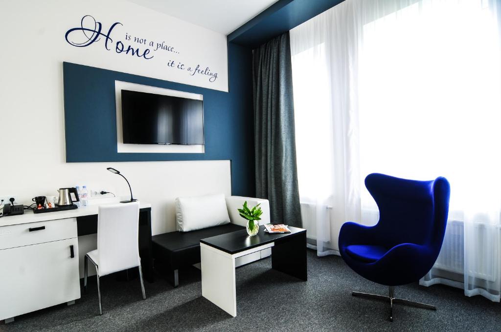 TV a/nebo společenská místnost v ubytování Homelike Hotel