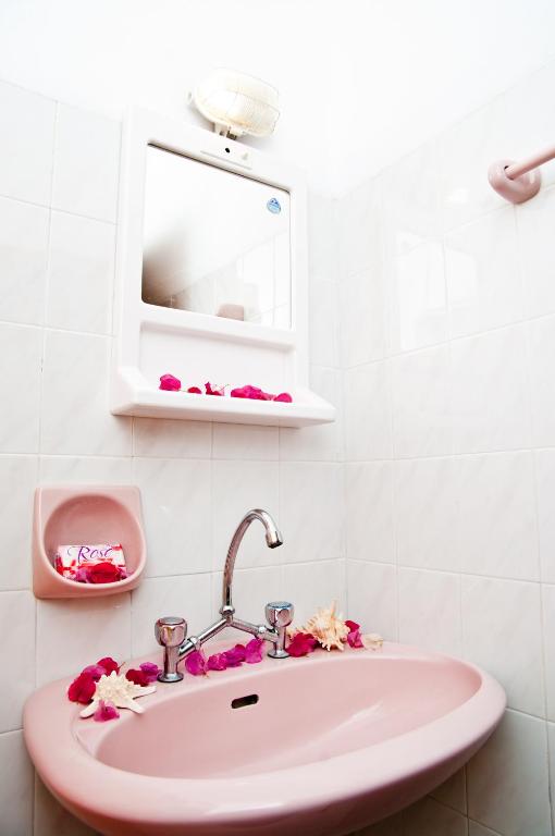 Koupelna v ubytování Antoniadi Rooms