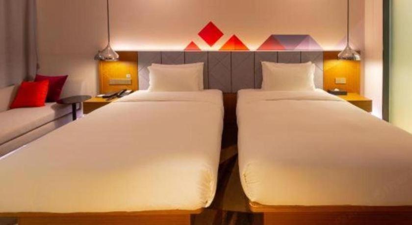 Postel nebo postele na pokoji v ubytování Borrman Hotel Zhanjiang Xuwen Port Terminal
