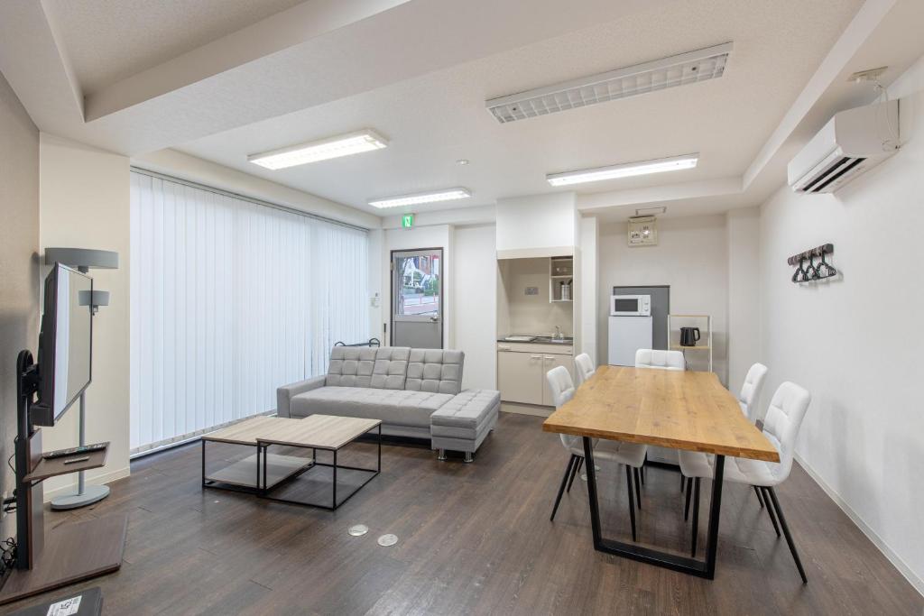Tomihisa House 8-minute walk from the nearest station Only 5 minutes by train to Shinjuku