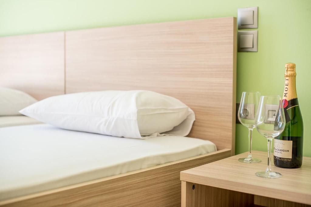 Postel nebo postele na pokoji v ubytování Golden Sun Villas
