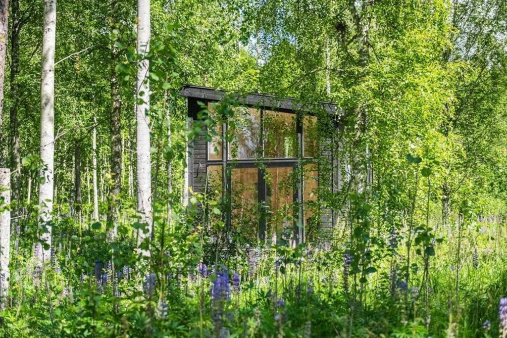 Zahrada ubytování Minimalist Cabin With Forest Views In Arvika
