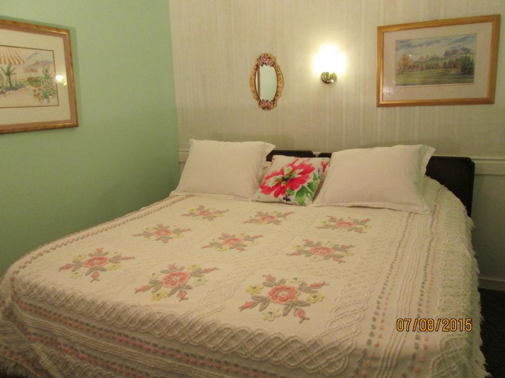 Postel nebo postele na pokoji v ubytování Tel-A-Friend Motel
