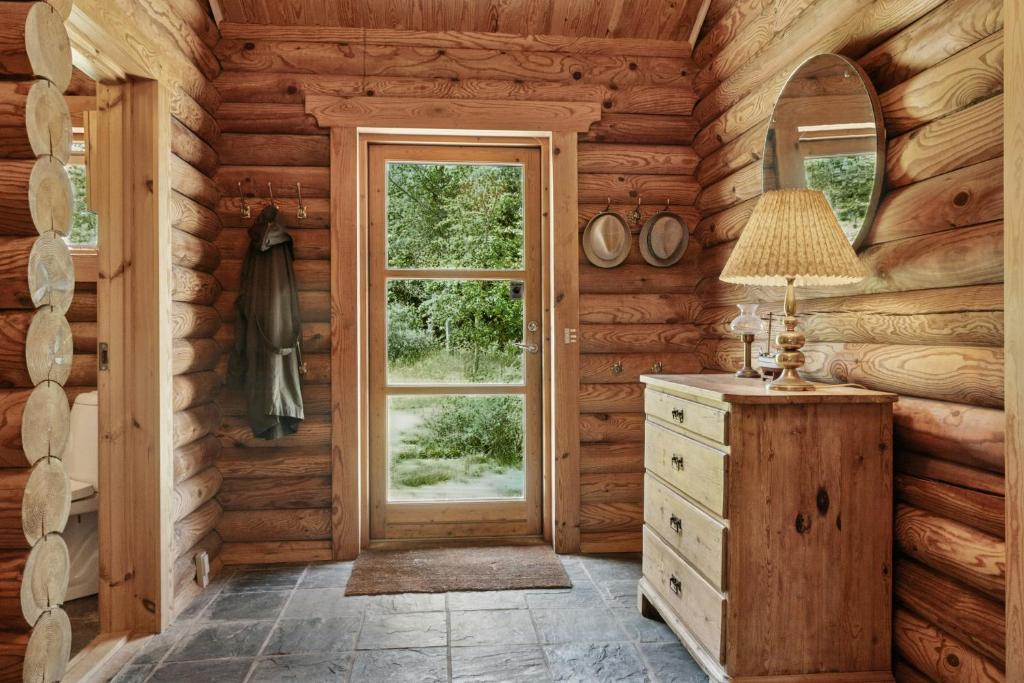 Fotografie z fotogalerie ubytování Nordic Log Cabin With Views Over The Fields v destinaci Hals