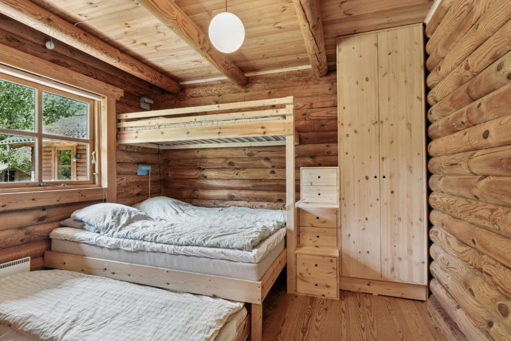 Fotografie z fotogalerie ubytování Nordic Log Cabin With Views Over The Fields v destinaci Hals