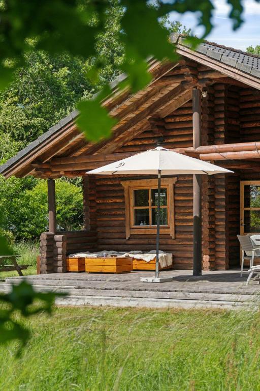Fotografie z fotogalerie ubytování Nordic Log Cabin With Views Over The Fields v destinaci Hals
