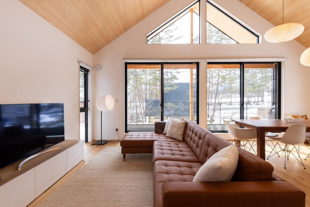 Hinoki Chalet by Hakuba White Fox Company