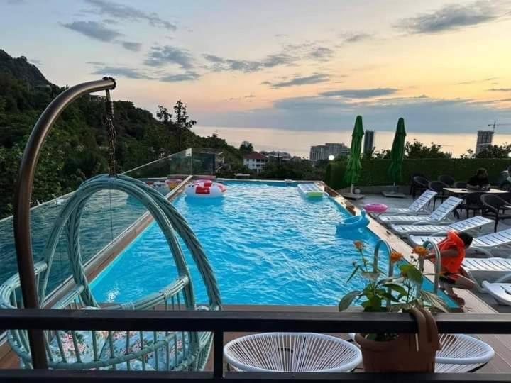 Bazén v ubytování Hotel Nikolas nebo v jeho okolí