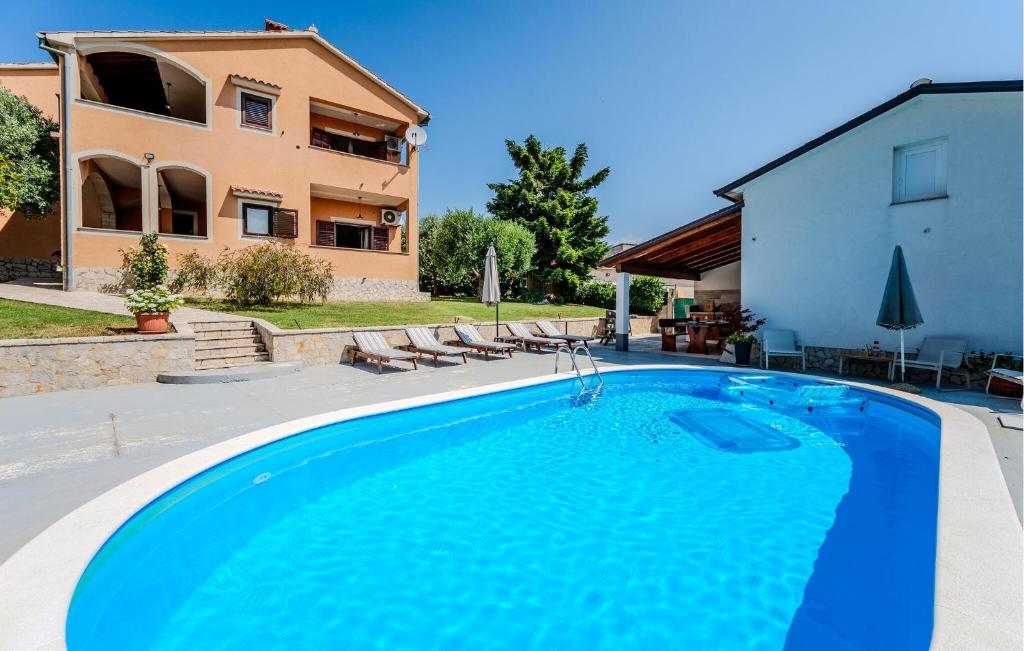 Bazén v ubytovaní Holiday Home Koromani V alebo v jeho blízkosti