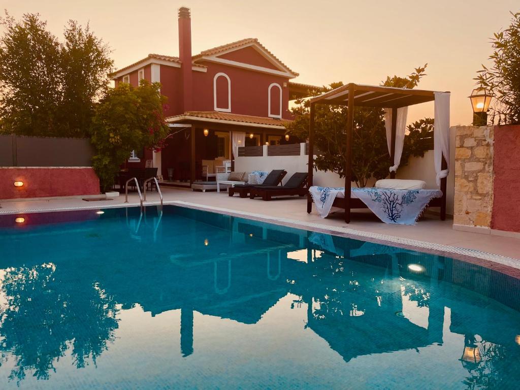 Bazén v ubytování Neptune family Villa nebo v jeho okolí