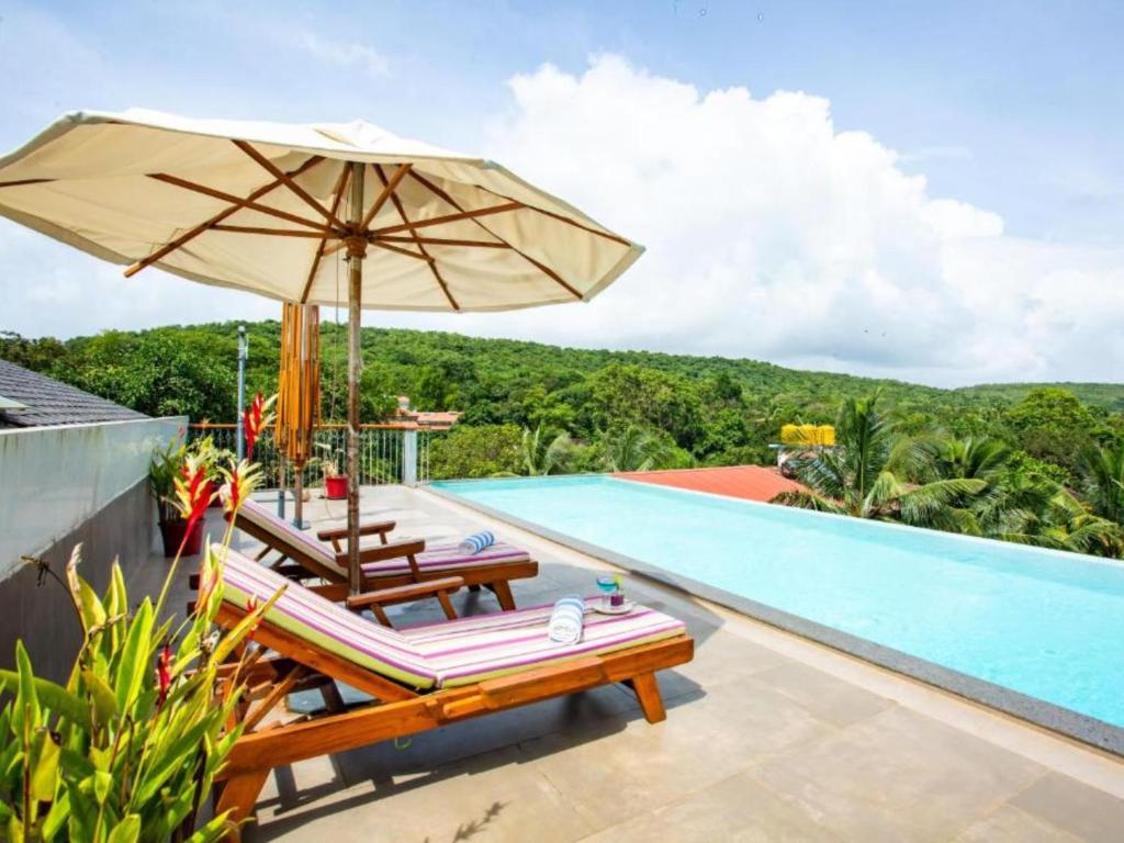 The swimming pool at or close to The Hosteller Bam Goa, Assagao - Poshtel