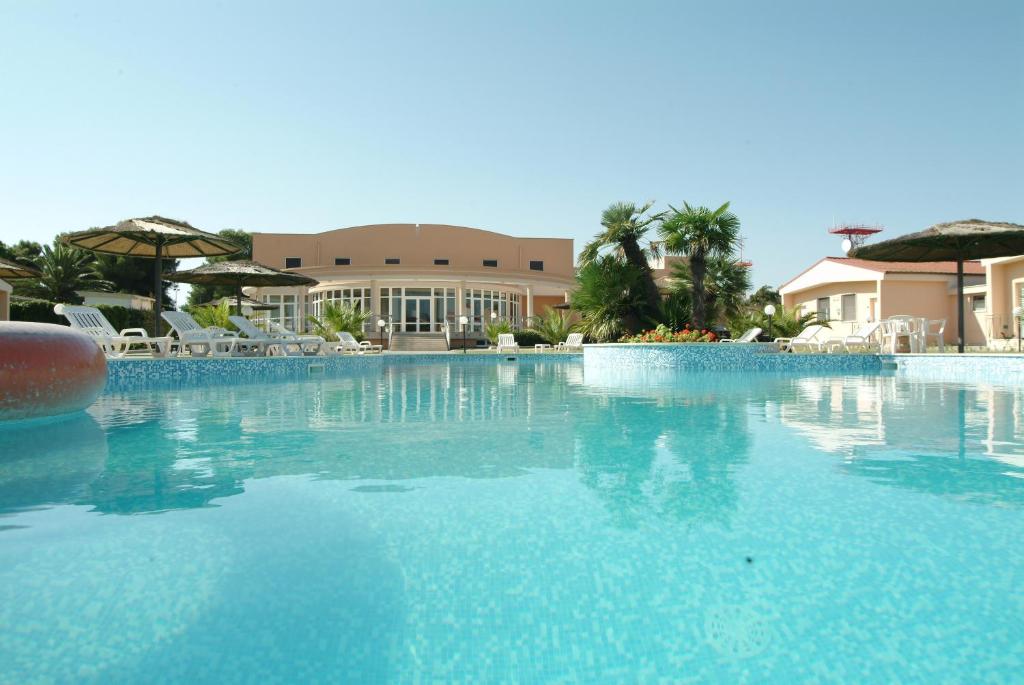 Bazén v ubytování Hotel Minerva nebo v jeho okolí