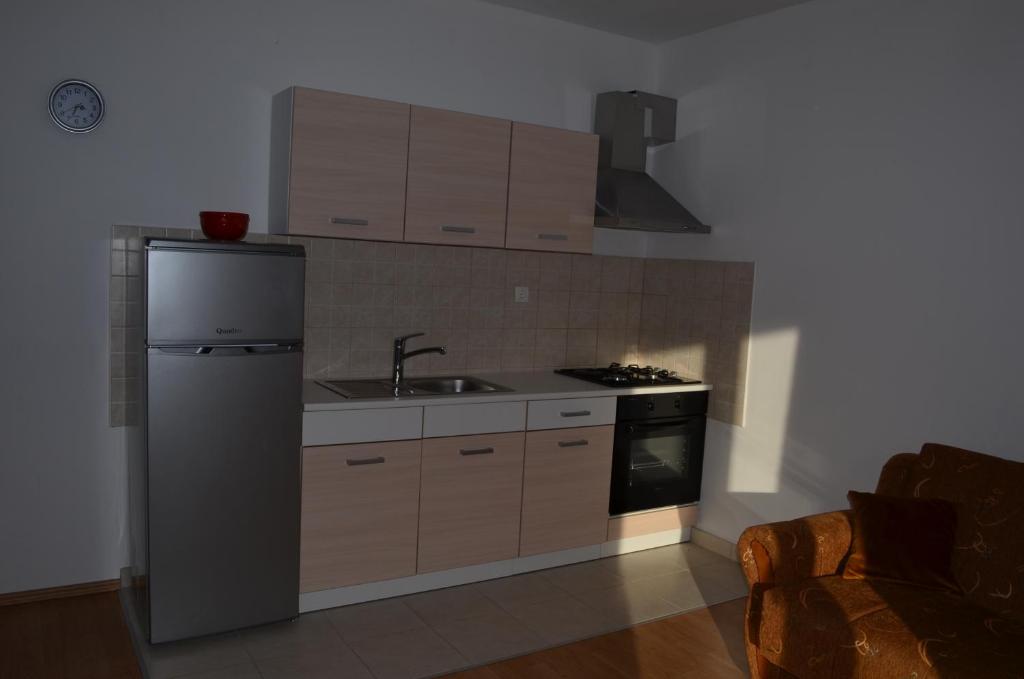 Kuchyň nebo kuchyňský kout v ubytování Apartmani Jasminka