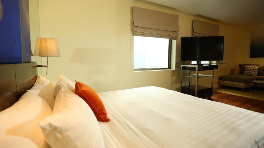 
Studio Executive Suite
